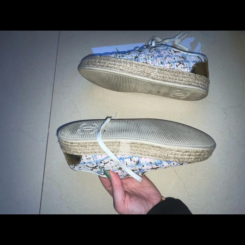 Shoes - Picture 7 of 8